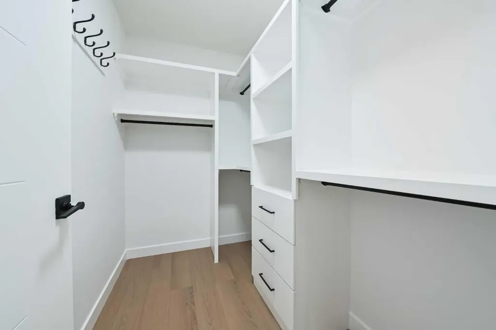 4940 45 Street SW Calgary AB T3E 3W4