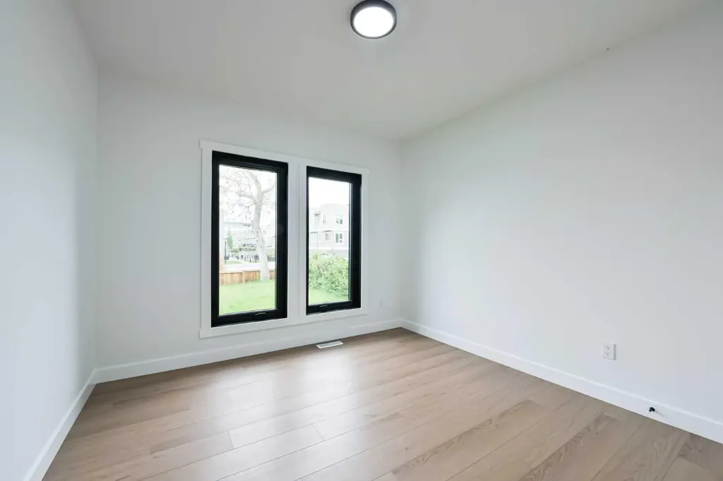 4940 45 Street SW Calgary AB T3E 3W4