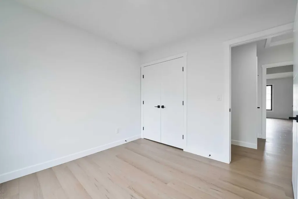 4940 45 Street SW Calgary AB T3E 3W4