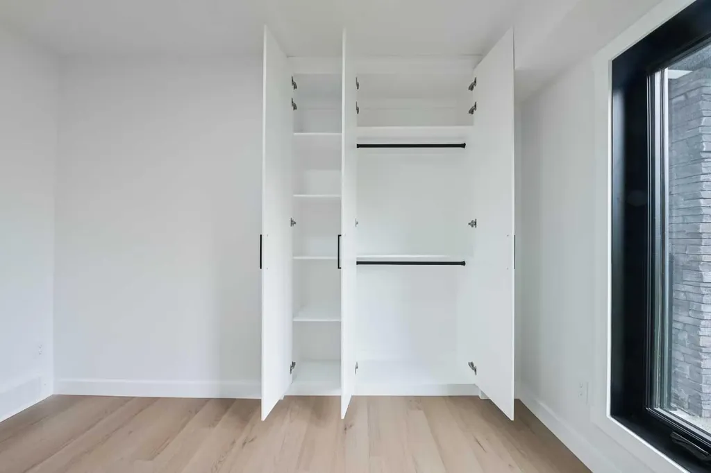 4940 45 Street SW Calgary AB T3E 3W4