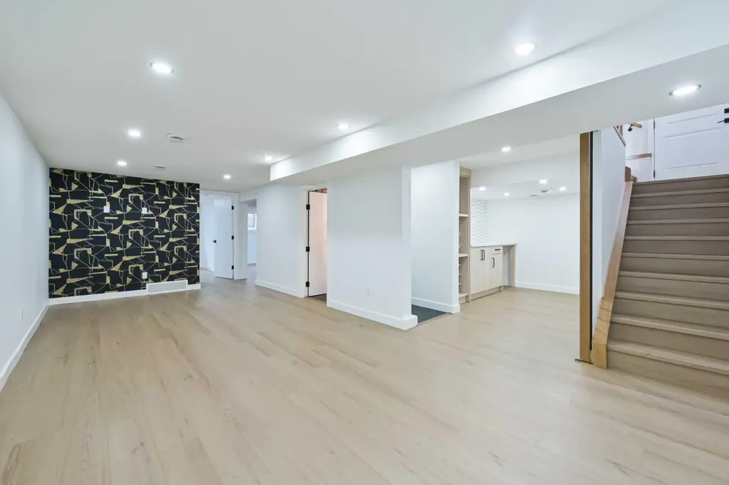 4940 45 Street SW Calgary AB T3E 3W4