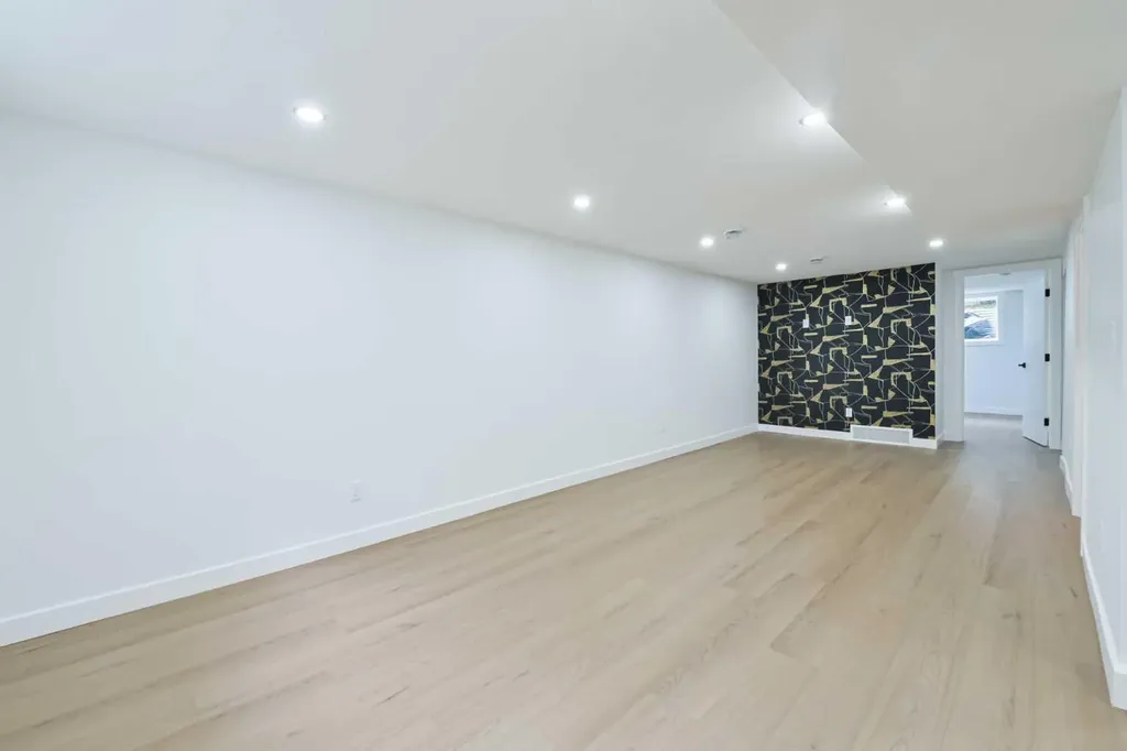 4940 45 Street SW Calgary AB T3E 3W4