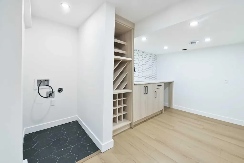 4940 45 Street SW Calgary AB T3E 3W4