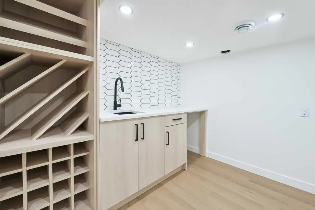 4940 45 Street SW Calgary AB T3E 3W4