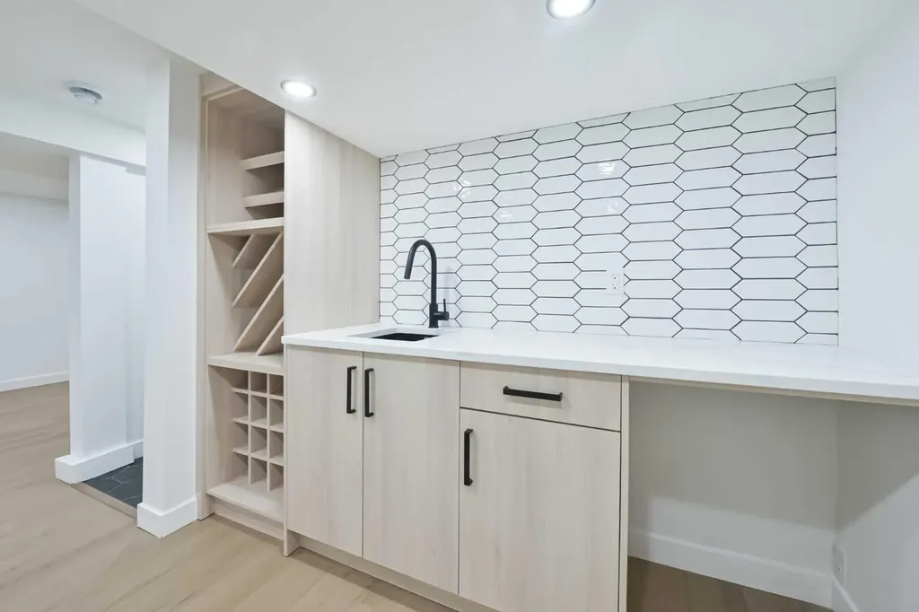 4940 45 Street SW Calgary AB T3E 3W4