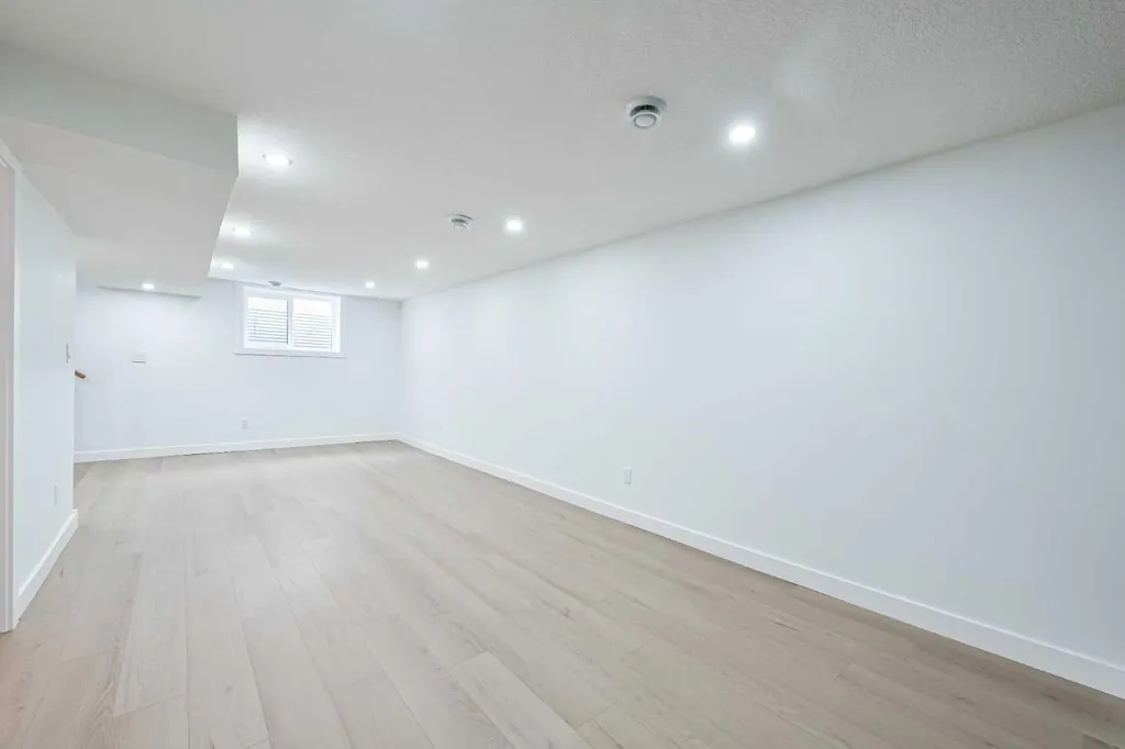 4940 45 Street SW Calgary AB T3E 3W4