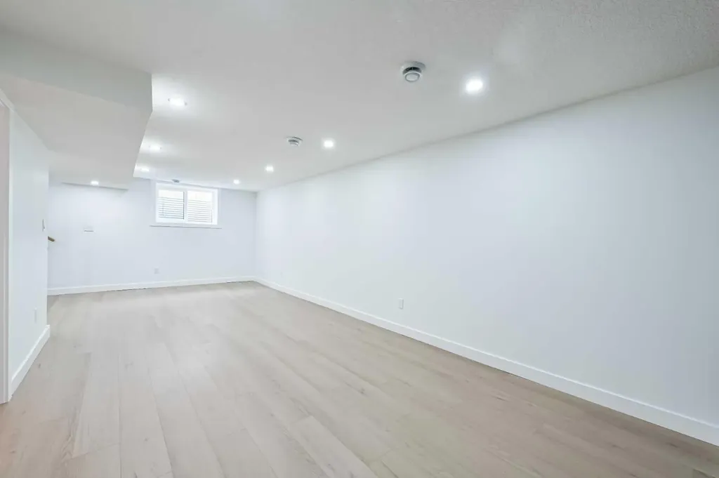 4940 45 Street SW Calgary AB T3E 3W4