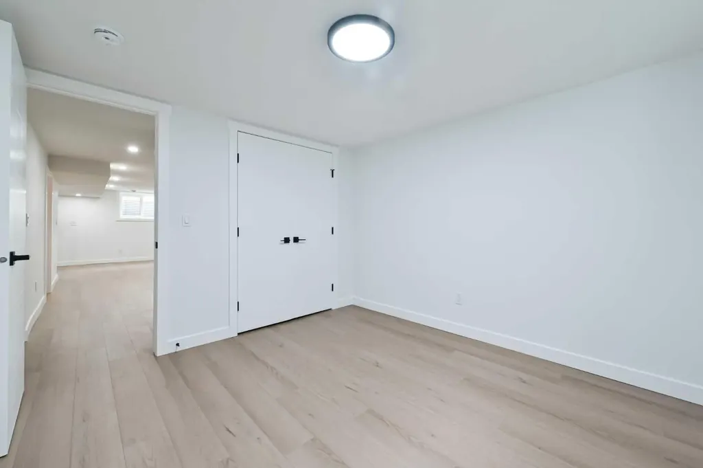 4940 45 Street SW Calgary AB T3E 3W4
