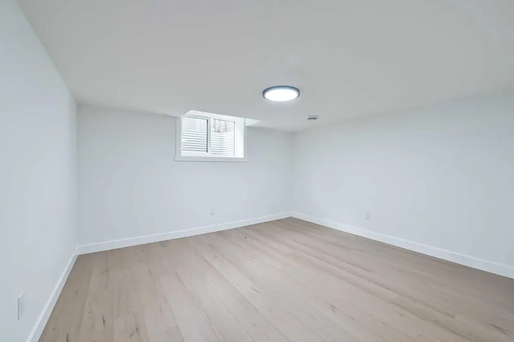4940 45 Street SW Calgary AB T3E 3W4