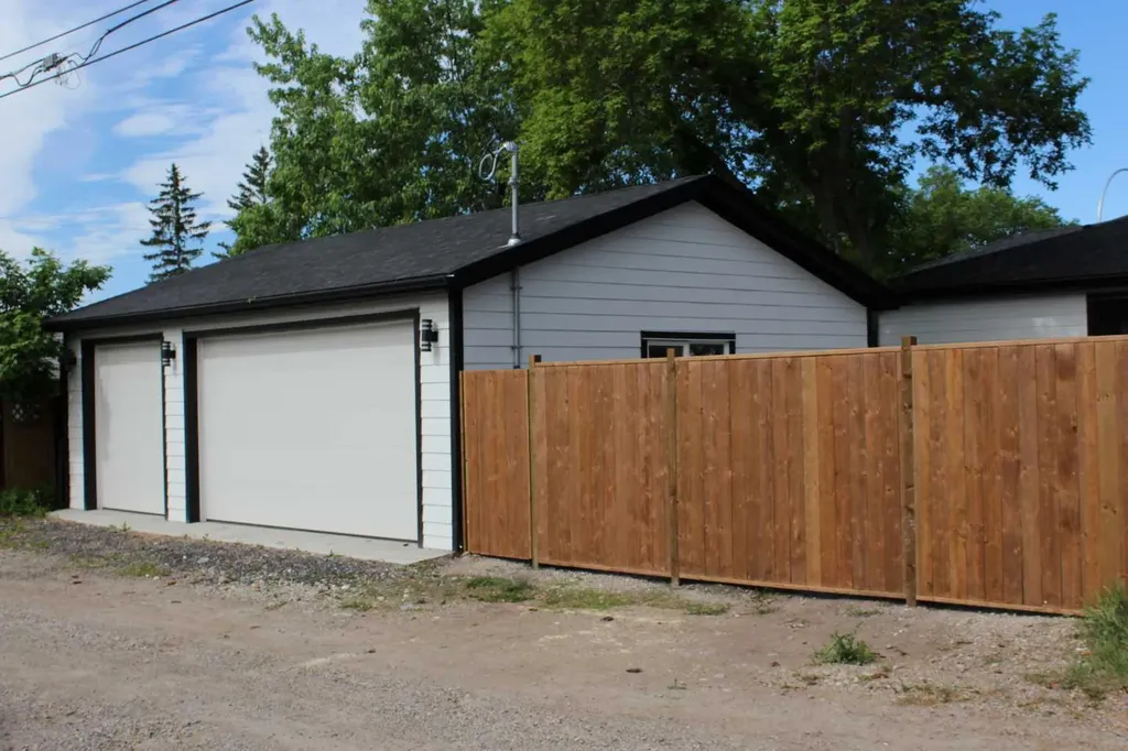 4940 45 Street SW Calgary AB T3E 3W4
