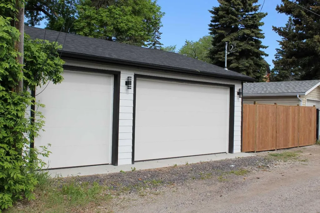 4940 45 Street SW Calgary AB T3E 3W4