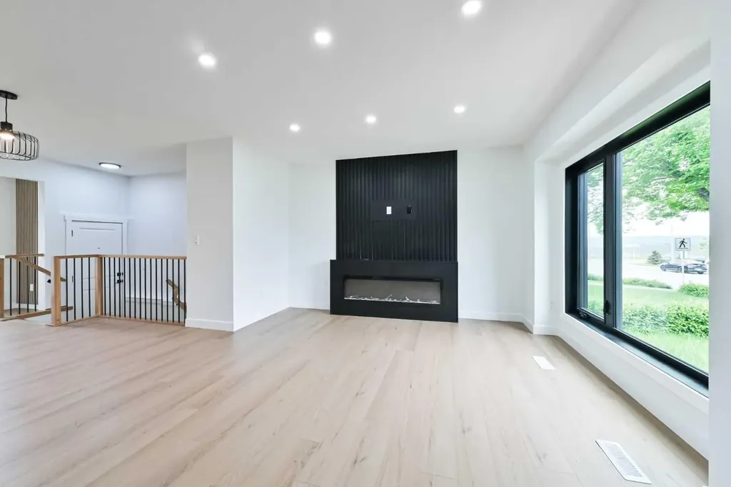 4940 45 Street SW Calgary AB T3E 3W4