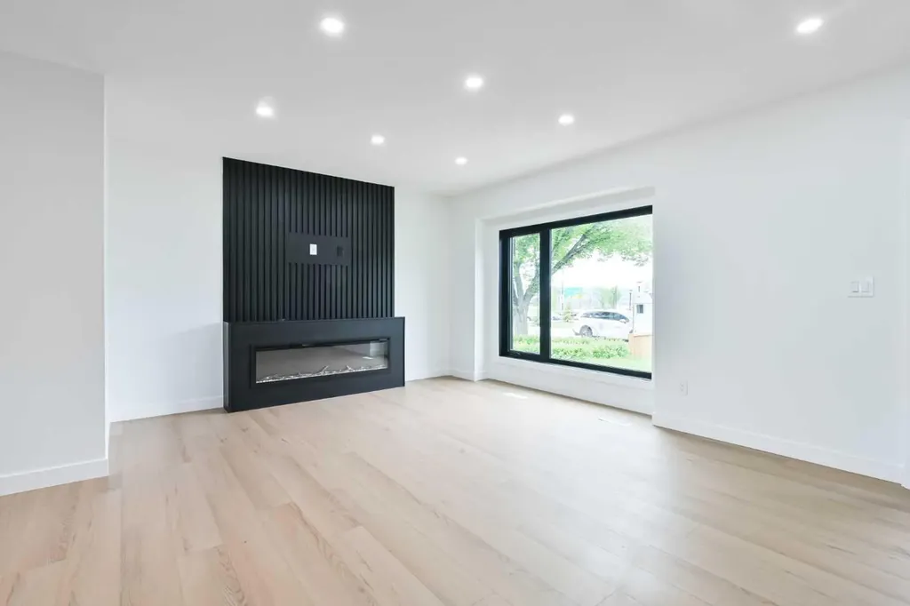 4940 45 Street SW Calgary AB T3E 3W4