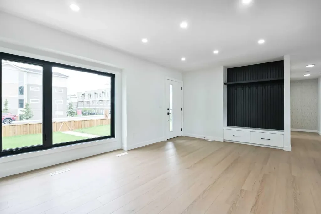 4940 45 Street SW Calgary AB T3E 3W4