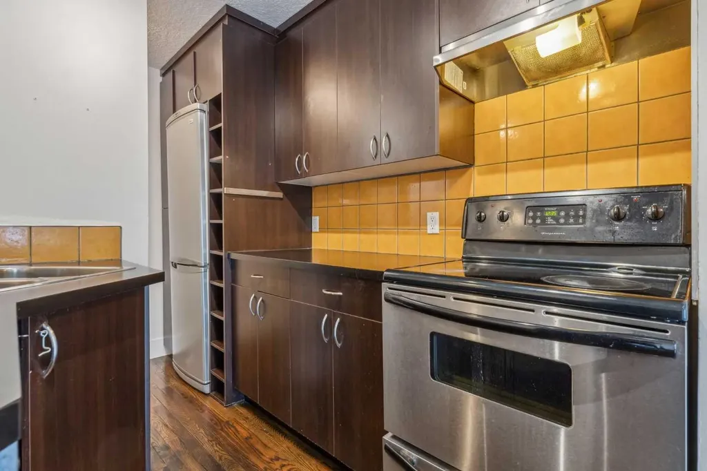 1530 16 Avenue SW Calgary AB T3C 0Z8
