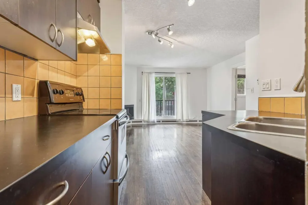 1530 16 Avenue SW Calgary AB T3C 0Z8