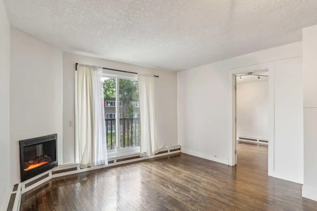 1530 16 Avenue SW Calgary AB T3C 0Z8