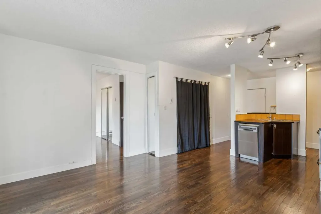 1530 16 Avenue SW Calgary AB T3C 0Z8