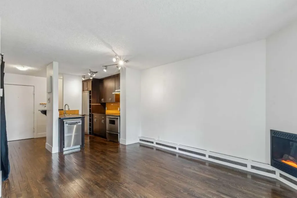 1530 16 Avenue SW Calgary AB T3C 0Z8