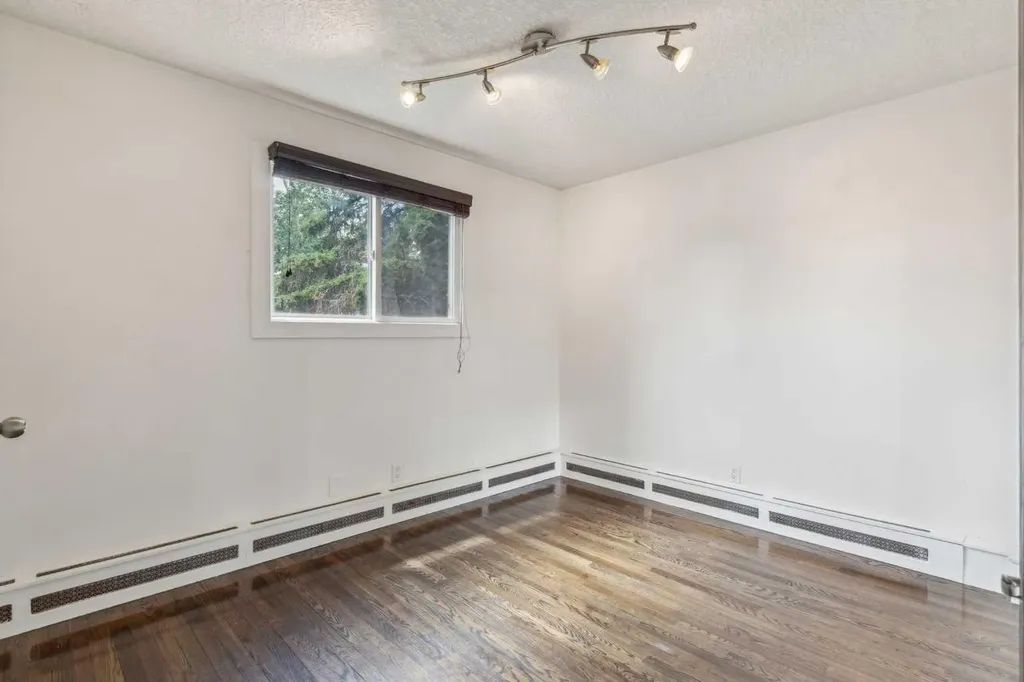 1530 16 Avenue SW Calgary AB T3C 0Z8