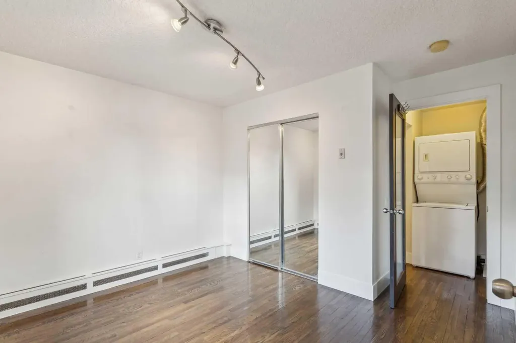1530 16 Avenue SW Calgary AB T3C 0Z8