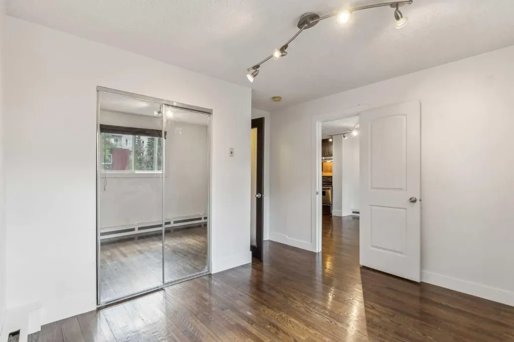 1530 16 Avenue SW Calgary AB T3C 0Z8