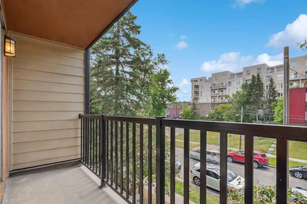 1530 16 Avenue SW Calgary AB T3C 0Z8