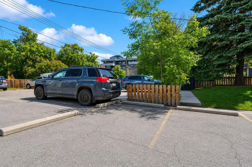 1530 16 Avenue SW Calgary AB T3C 0Z8