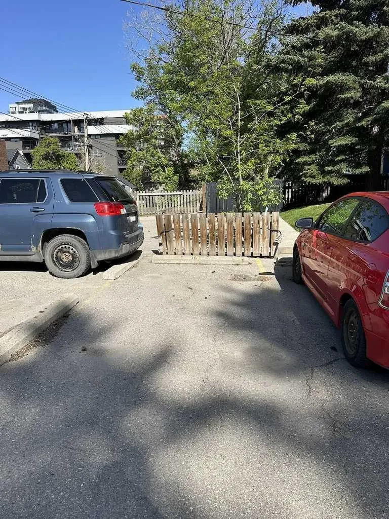 1530 16 Avenue SW Calgary AB T3C 0Z8