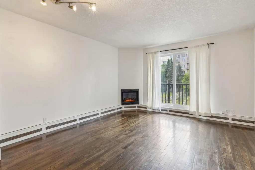 1530 16 Avenue SW Calgary AB T3C 0Z8
