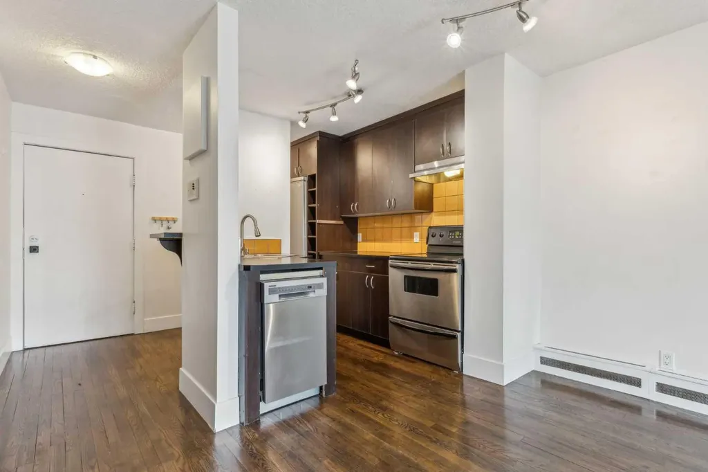 1530 16 Avenue SW Calgary AB T3C 0Z8