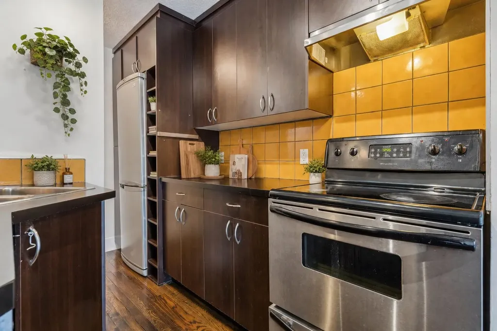 1530 16 Avenue SW Calgary AB T3C 0Z8