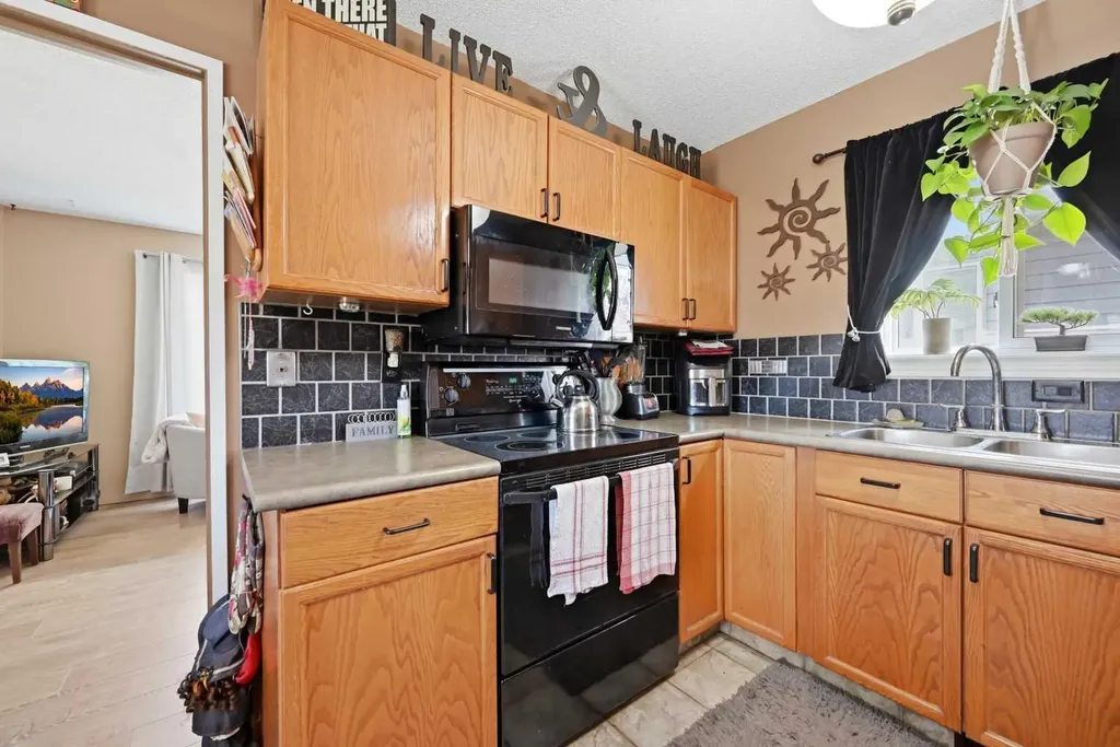 45 Taradale Close NE Calgary AB T3J 3E5