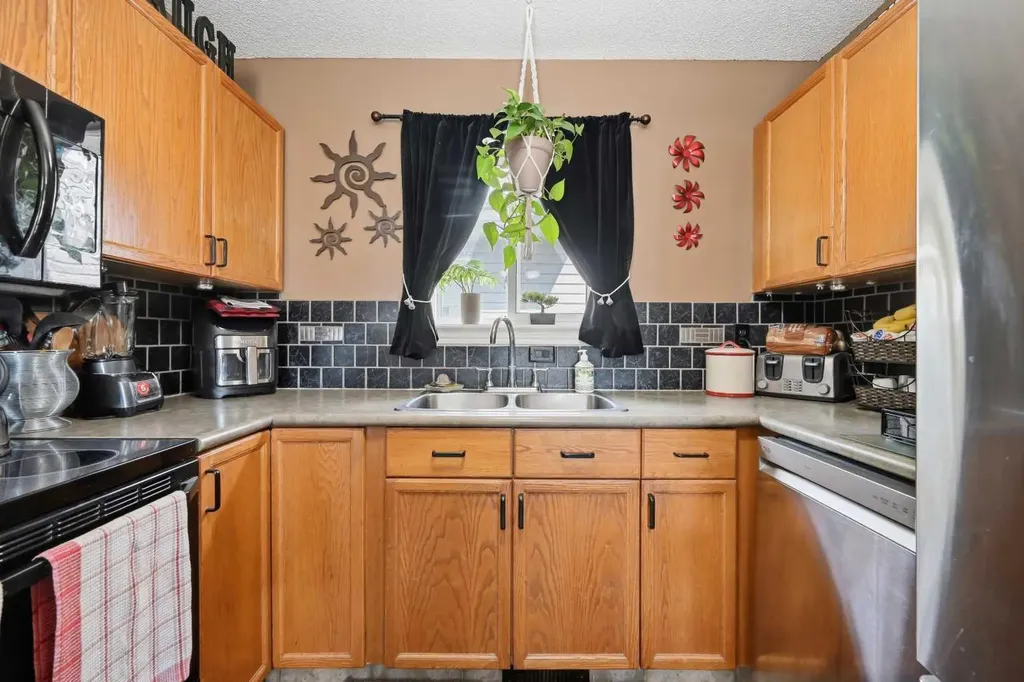 45 Taradale Close NE Calgary AB T3J 3E5