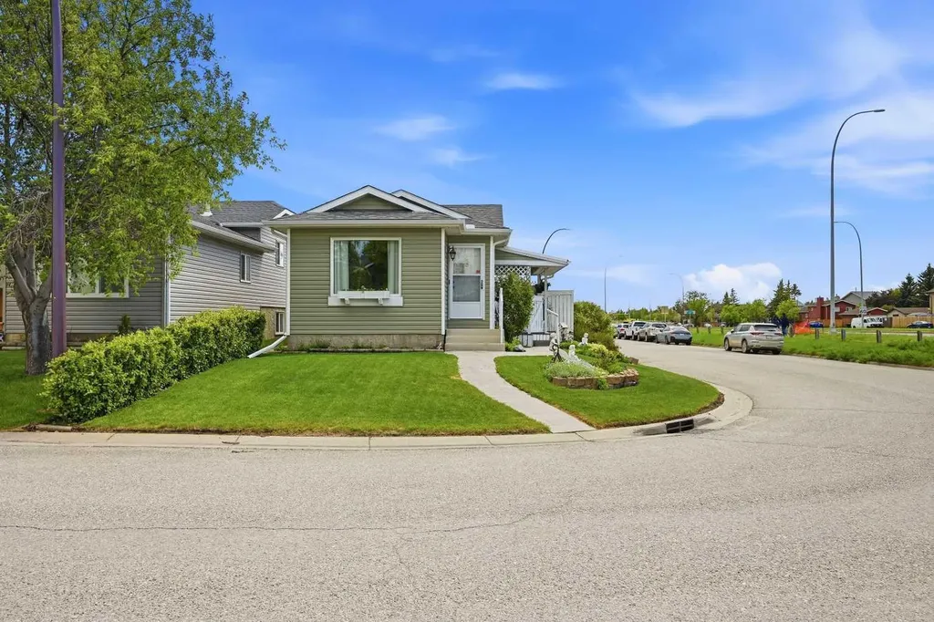 45 Taradale Close NE Calgary AB T3J 3E5