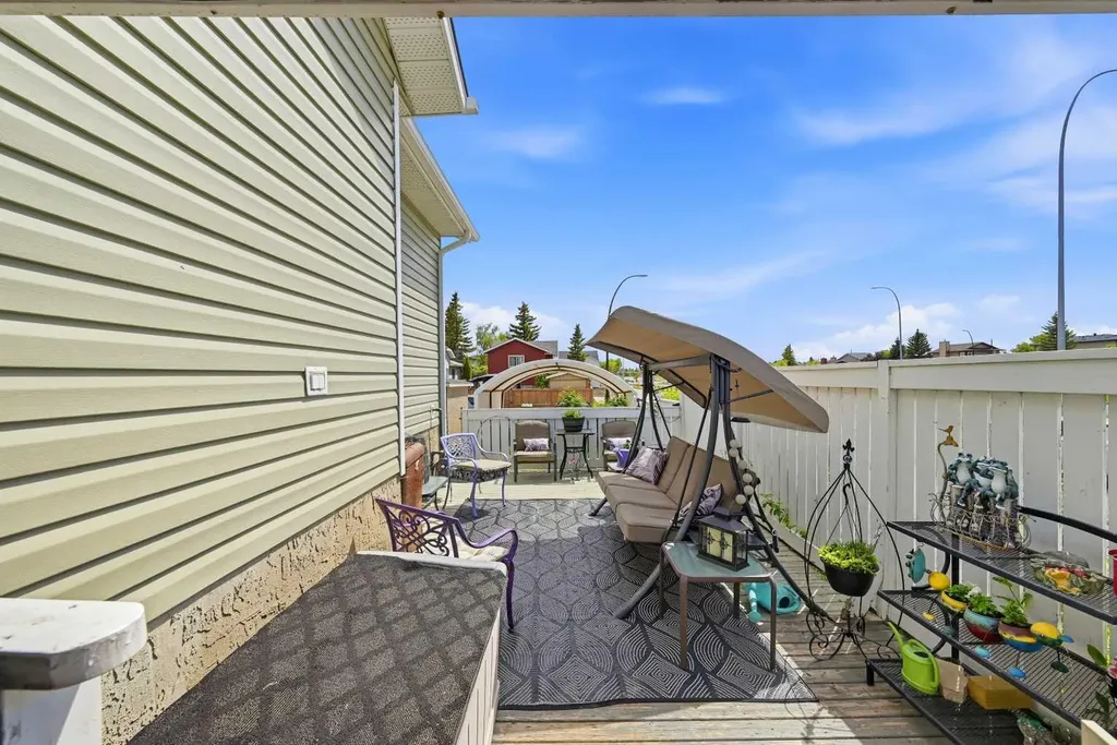 45 Taradale Close NE Calgary AB T3J 3E5