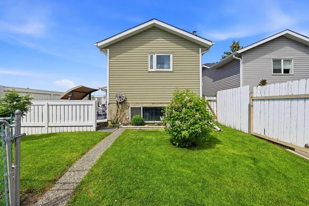 45 Taradale Close NE Calgary AB T3J 3E5