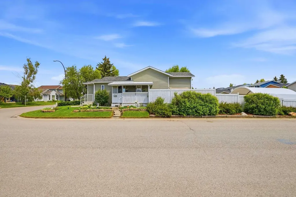 45 Taradale Close NE Calgary AB T3J 3E5