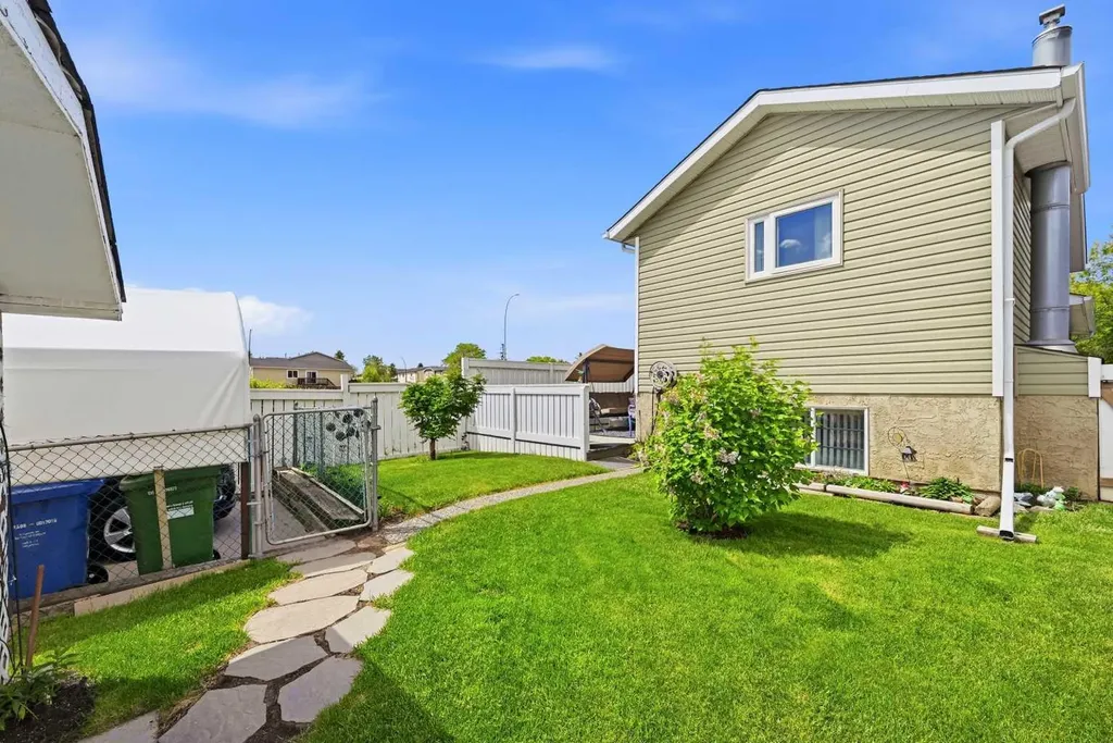 45 Taradale Close NE Calgary AB T3J 3E5