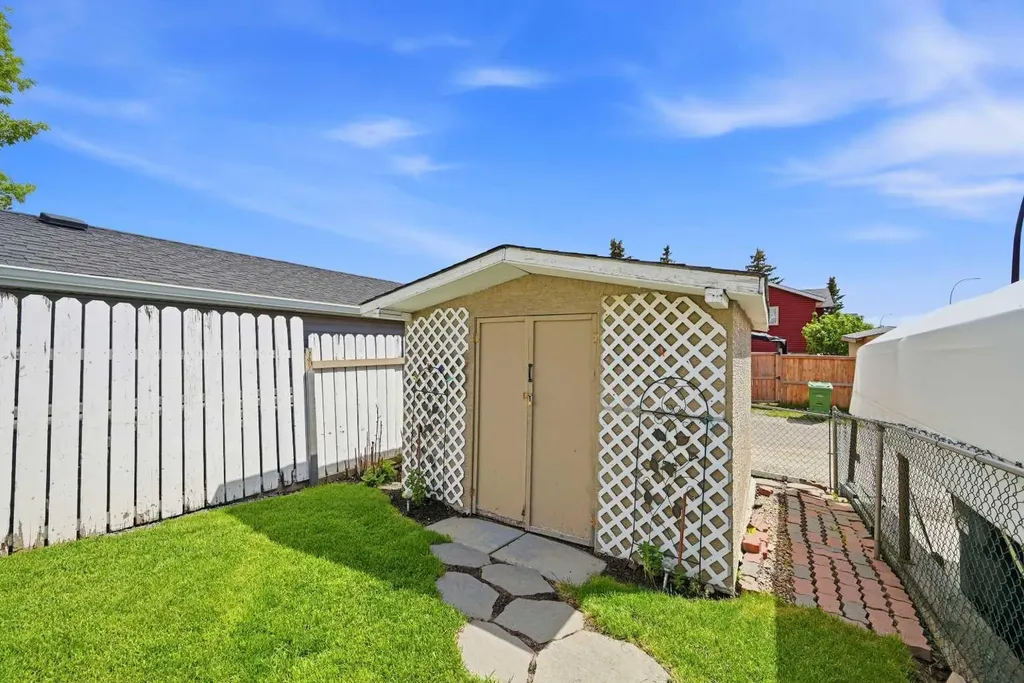 45 Taradale Close NE Calgary AB T3J 3E5