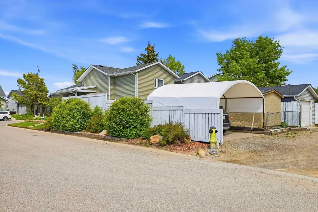 45 Taradale Close NE Calgary AB T3J 3E5