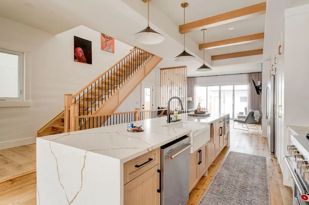2440 31 Avenue SW Calgary AB T3E3P1