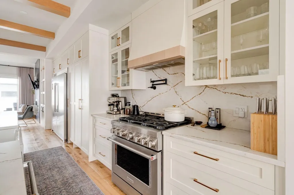 2440 31 Avenue SW Calgary AB T3E3P1