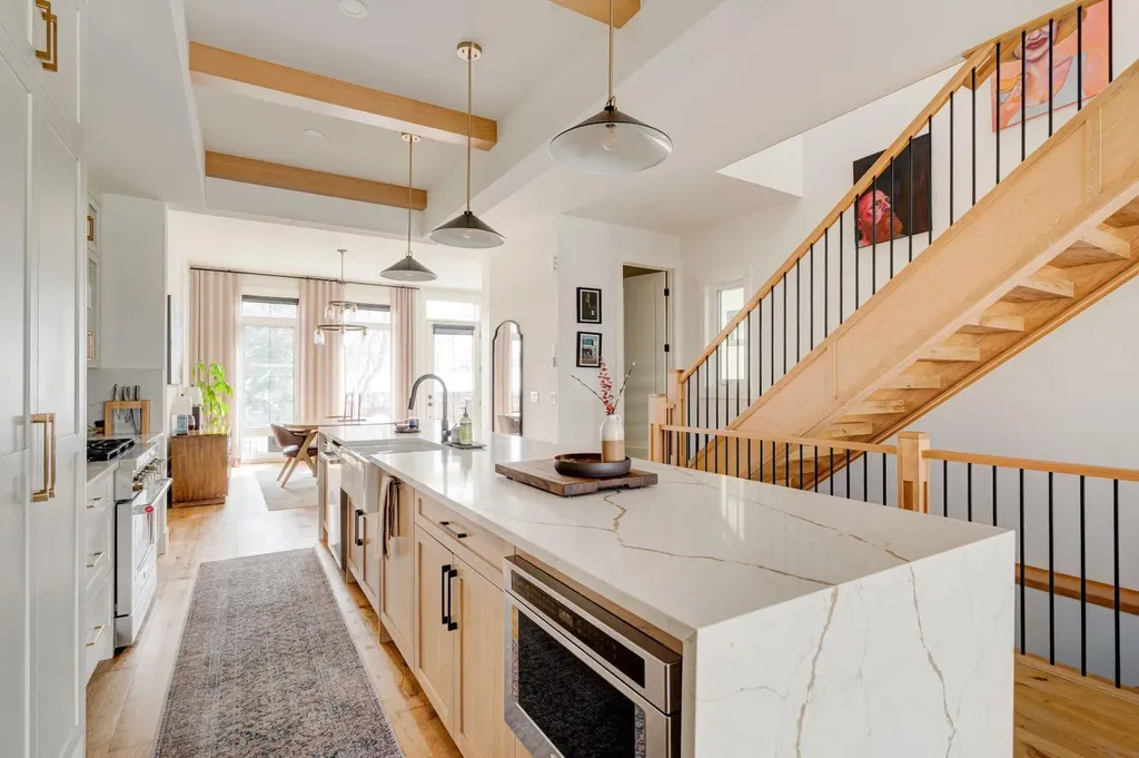 2440 31 Avenue SW Calgary AB T3E3P1