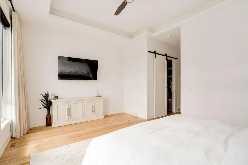 2440 31 Avenue SW Calgary AB T3E3P1