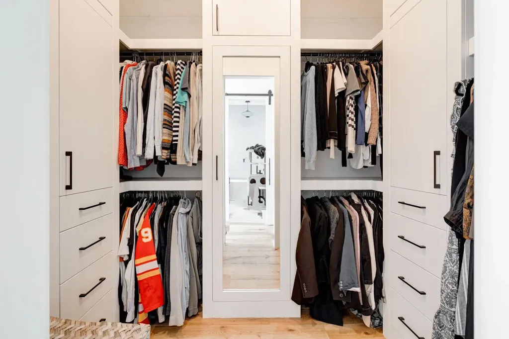 2440 31 Avenue SW Calgary AB T3E3P1