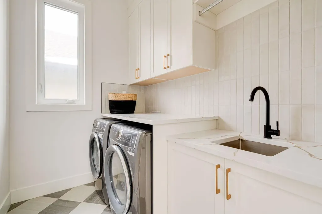 2440 31 Avenue SW Calgary AB T3E3P1