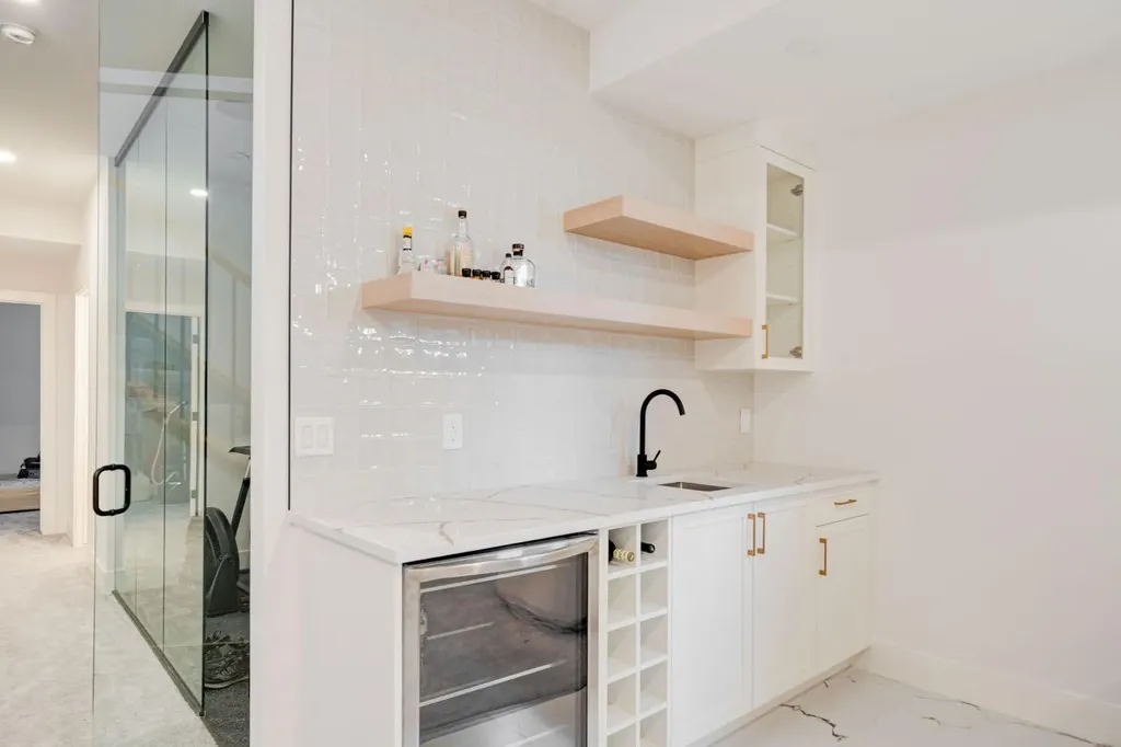 2440 31 Avenue SW Calgary AB T3E3P1
