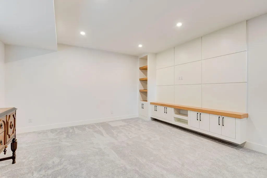 2440 31 Avenue SW Calgary AB T3E3P1