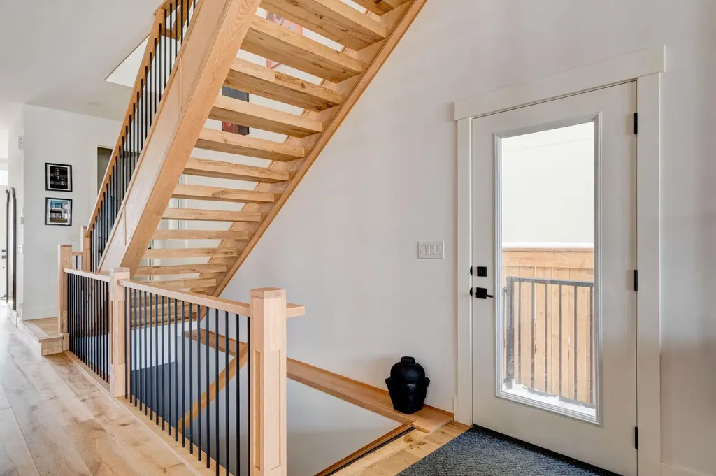2440 31 Avenue SW Calgary AB T3E3P1